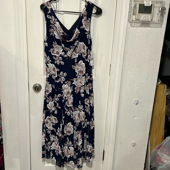 Women’s Signature by Robbie Bre dress - Picture 1 of 5